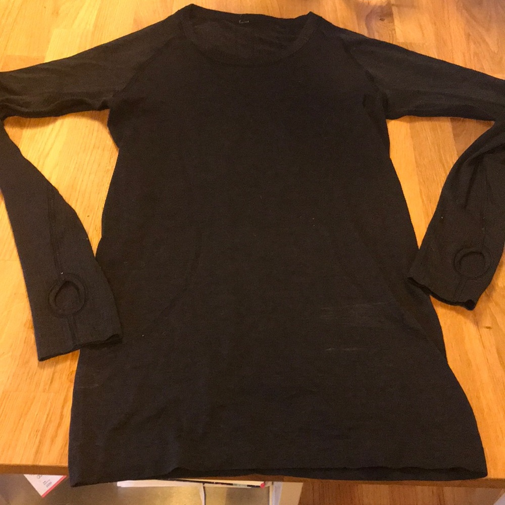 Long sleeve lulu lemon top!